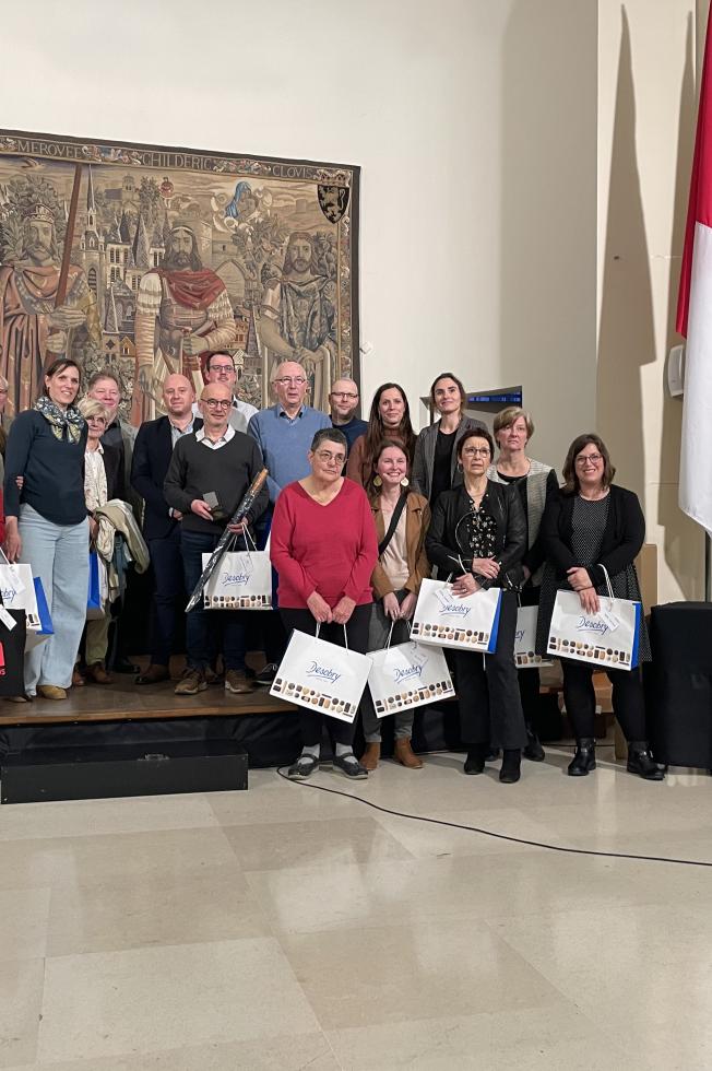 Lauréats des Olympiades d'orthographe 2024 recevant leurs prix